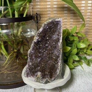 Purple green, amethyst cut base